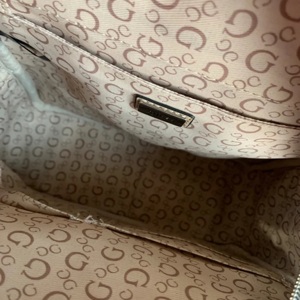 Guess mini backpack - Picture 2 of 3